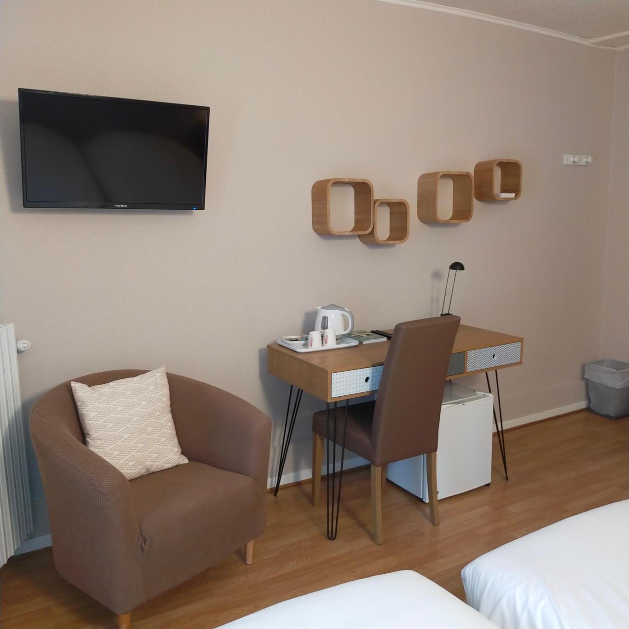 Hotel Les Alpes Алвар Екстериор снимка