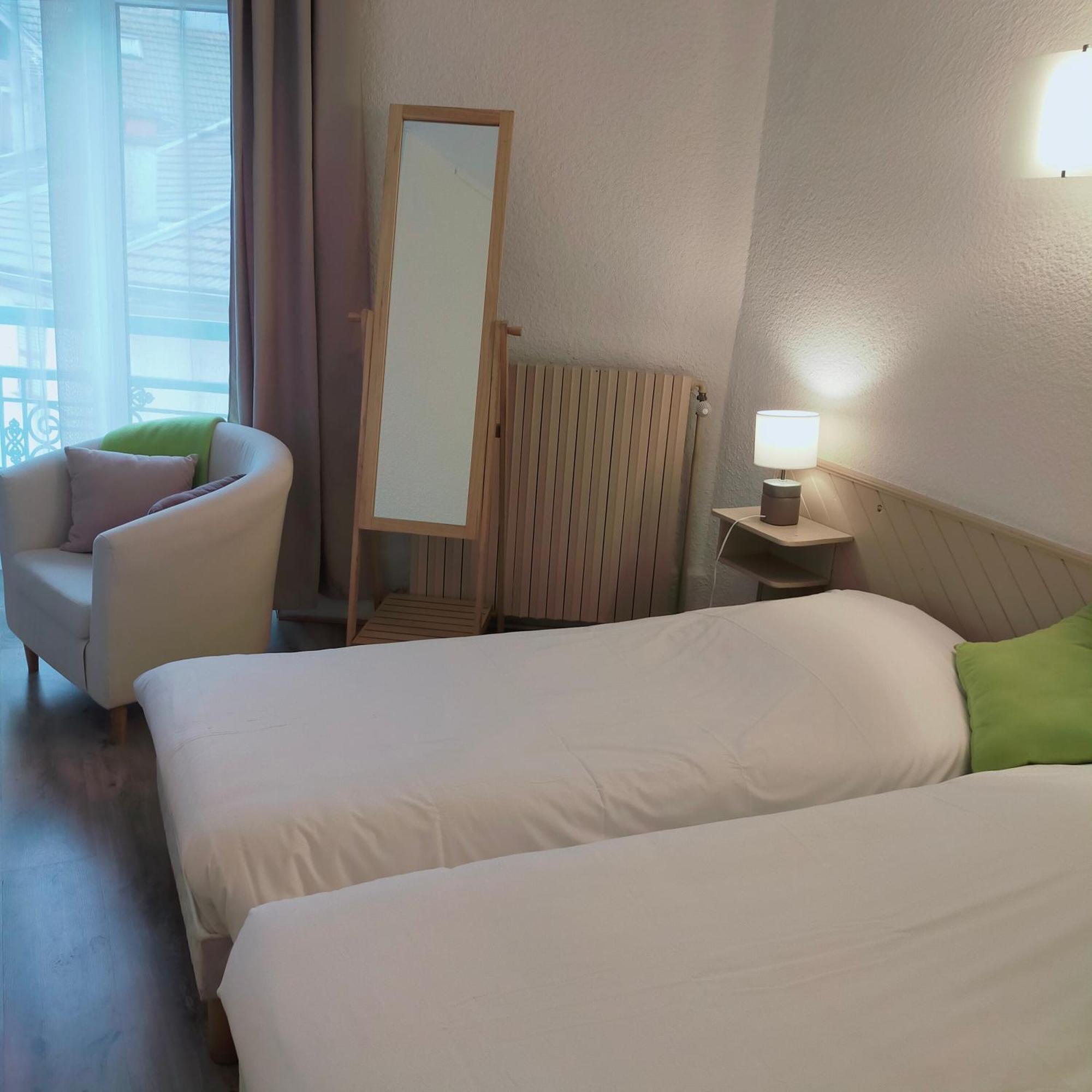 Hotel Les Alpes Алвар Екстериор снимка